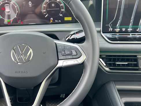 New 2026 Volkswagen Tiguan SE image 21