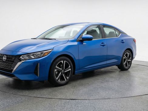 Used 2025 Nissan Sentra SV image 3