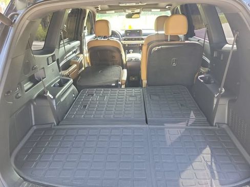 Used 2022 Kia Telluride SX w/ Towing Package FWD image 9