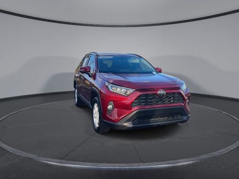 Used 2019 Toyota RAV4 XLE FWD image 3