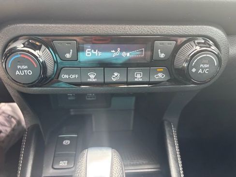 Used 2021 Nissan Kicks SR w/ SR Premium Package image 28