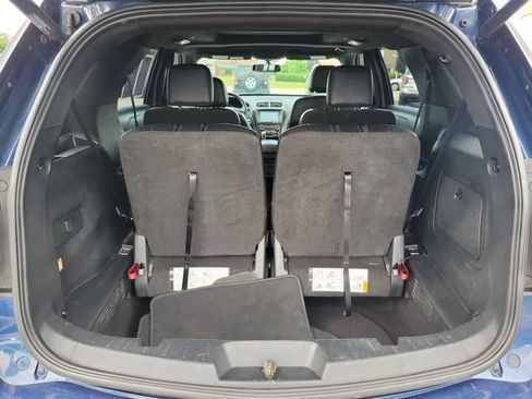 Used 2017 Ford Explorer XLT w/ Equipment Group 202A AWD/4WD image 30