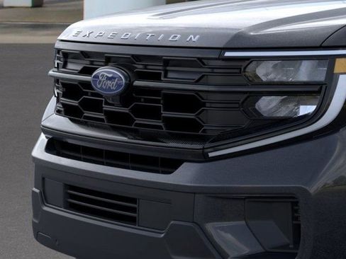 New 2025 Ford Expedition Active image 17