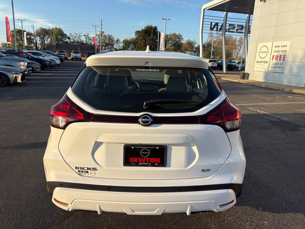 Used 2023 Nissan Kicks SR w/ SR Premium Package FWD image 8