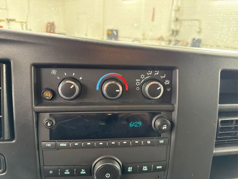 Used 2025 GMC Savana 3500 LT w/ LT Preferred Equipment Group image 28