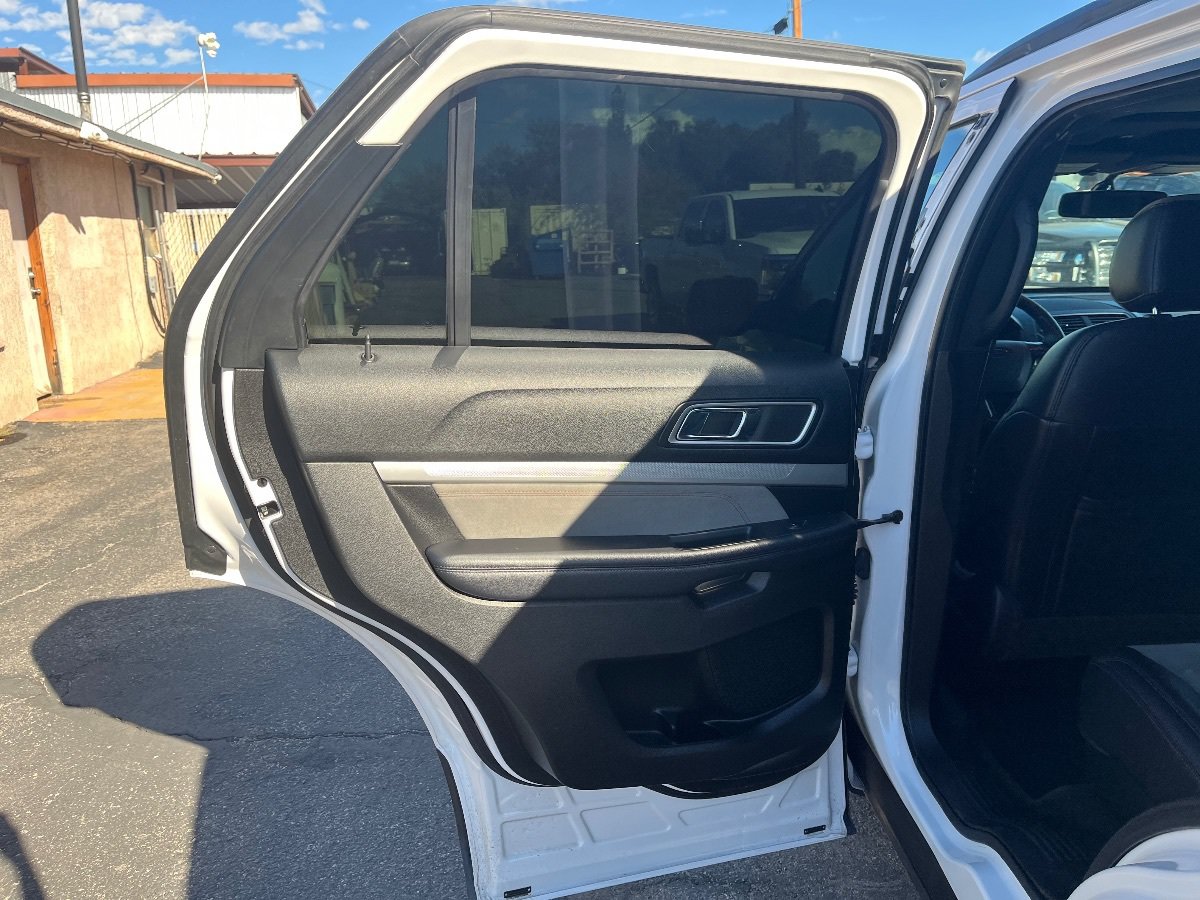 Used 2017 Ford Explorer XLT w/ Equipment Group 202A FWD image 14
