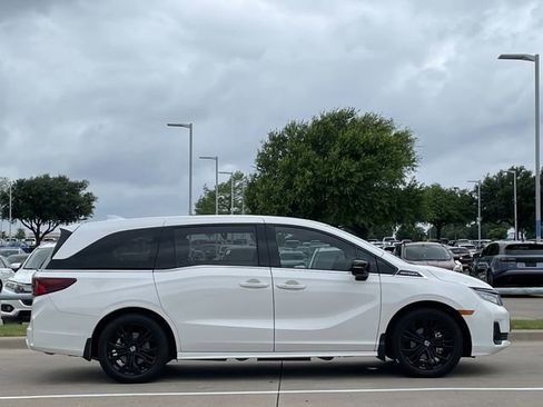 Certified 2025 Honda Odyssey Sport-L image 3