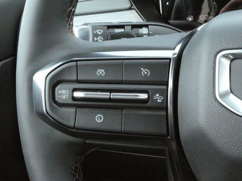 New 2025 GMC Acadia AT4 w/ Luxury Package image 14