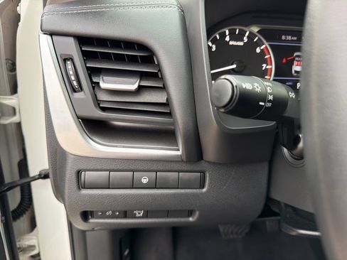 Used 2023 Nissan Rogue SV AWD/4WD image 27
