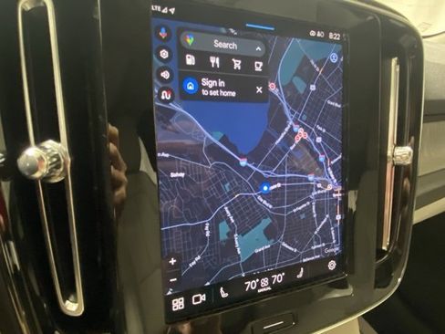 Certified 2024 Volvo XC40 B5 Plus w/ Protection Package Premier image 19