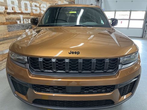New 2026 Jeep Grand Cherokee L Limited AWD/4WD image 8