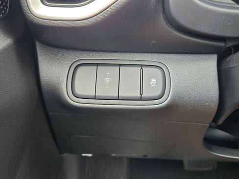 Certified 2023 Hyundai Venue SEL FWD image 27