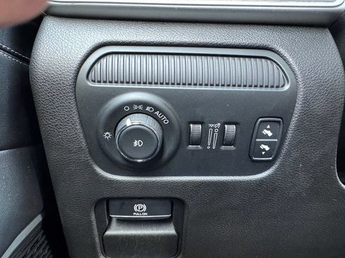 Used 2024 Jeep Wagoneer L Series II w/ Flexible Seating Group AWD/4WD image 38