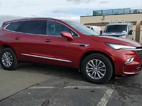 Used 2024 Buick Enclave Premium image 2