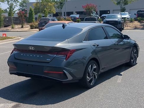 Used 2024 Hyundai Elantra Limited FWD image 4
