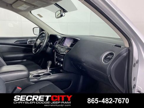 Used 2018 Nissan Pathfinder SV FWD image 27