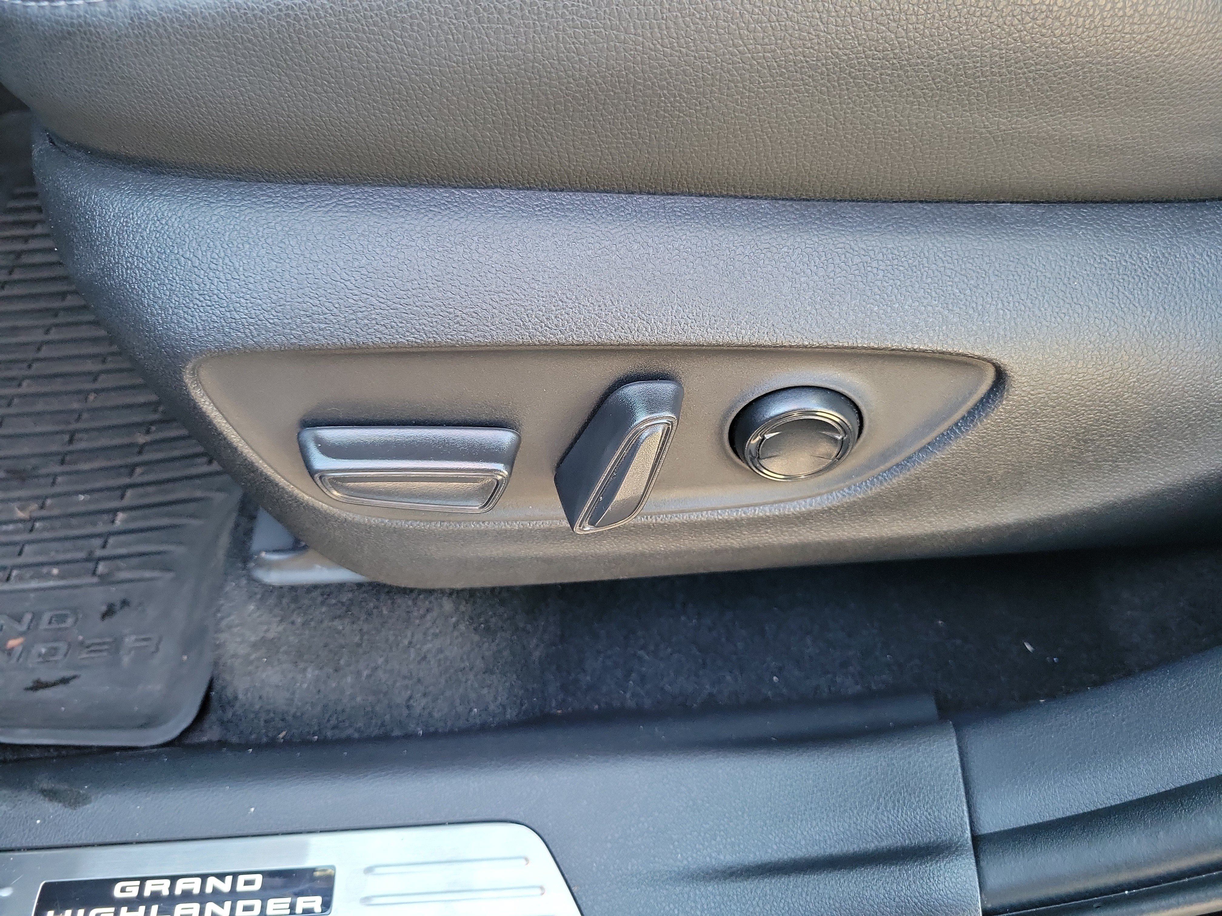 Used 2025 Toyota Grand Highlander AWD Hybrid image 25