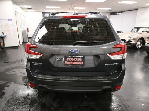 Used 2022 Subaru Forester Base image 6