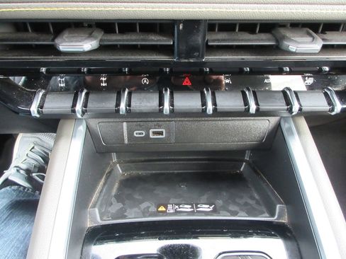 Used 2025 Chevrolet Colorado ZR2 w/ Technology Package image 34