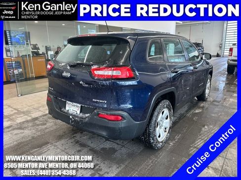 Used 2014 Jeep Cherokee Sport image 9