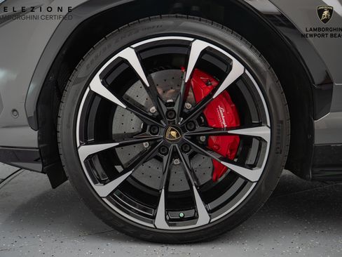 Used 2021 Lamborghini Urus image 35
