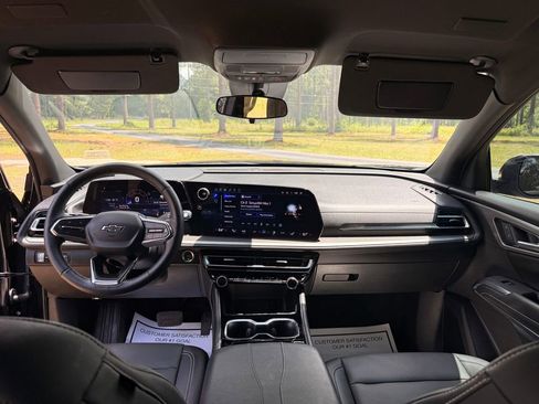 Used 2024 Chevrolet Traverse LT w/ Midnight/Sport Edition FWD image 14
