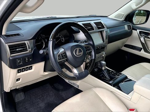 Used 2020 Lexus GX 460 Luxury w/ Accessory Package AWD/4WD image 18