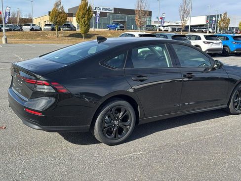 New 2025 Honda Accord SE image 5