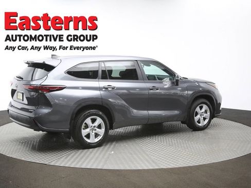 Used 2024 Toyota Highlander LE image 43