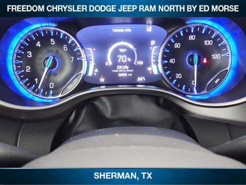 Used 2024 Chrysler Pacifica Touring-L image 11