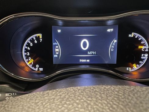Used 2017 Jeep Grand Cherokee Limited AWD/4WD image 10