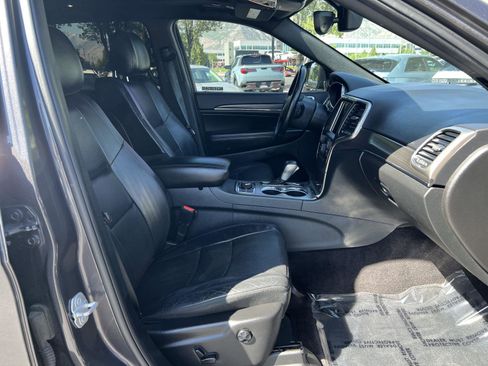 Used 2018 Jeep Grand Cherokee Limited w/ Luxury Group II AWD/4WD image 16