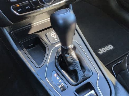 Used 2019 Jeep Cherokee Latitude Plus image 32