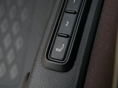 Certified 2025 Volkswagen ID. Buzz Pro S RWD image 31