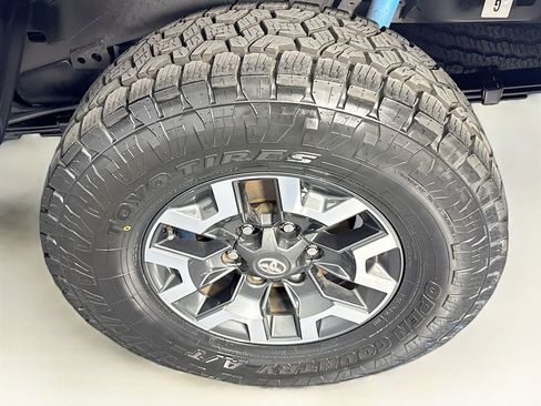 Used 2023 Toyota Tacoma TRD Off-Road w/ Advanced Technology Package AWD/4WD image 36