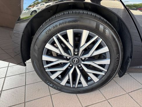 Used 2025 Nissan Altima 2.5 SV FWD image 30