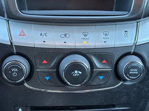 Used 2019 Dodge Journey SE image 19