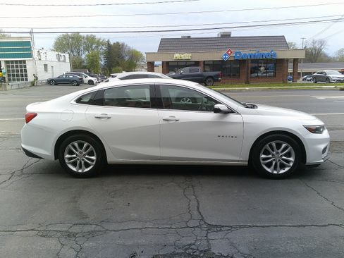 Used 2017 Chevrolet Malibu LT w/ Driver Confidence Package FWD image 7