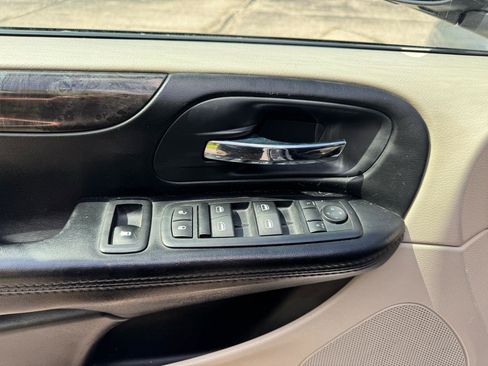 Used 2015 Dodge Grand Caravan SXT FWD image 31