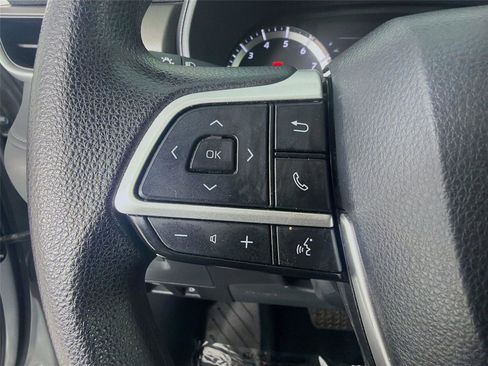 Used 2023 Toyota Highlander L image 11