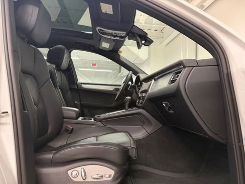 Certified 2026 Porsche Macan AWD/4WD image 26