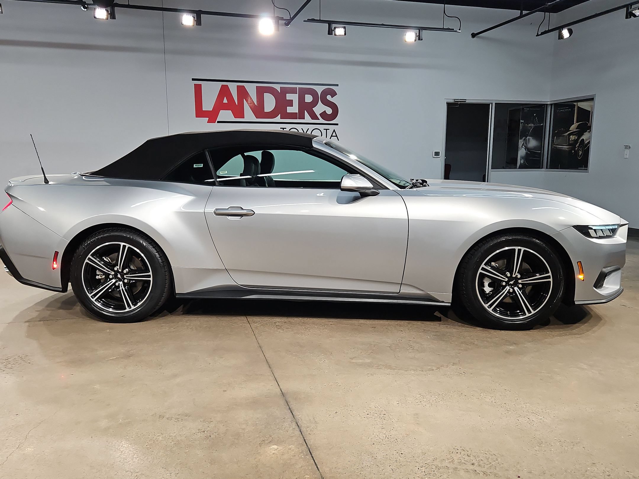 Used 2024 Ford Mustang Premium RWD image 8