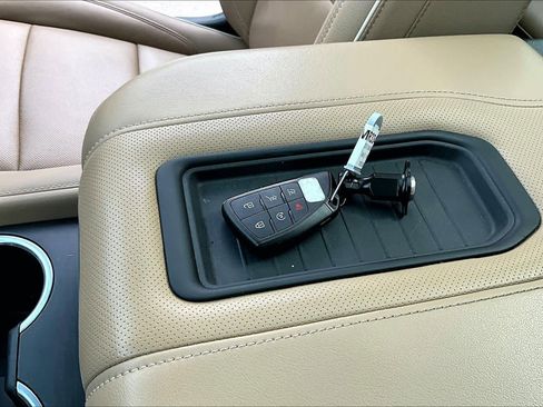 Used 2021 Chevrolet Tahoe Premier RWD image 14
