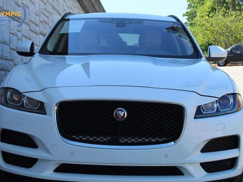 Used 2017 Jaguar F-PACE Prestige image 3