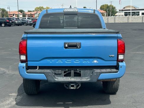 Used 2019 Toyota Tacoma TRD Off-Road AWD/4WD image 5