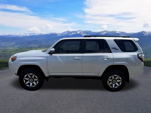 Used 2021 Toyota 4Runner TRD Off-Road Premium w/ Moonroof Package AWD/4WD image 2