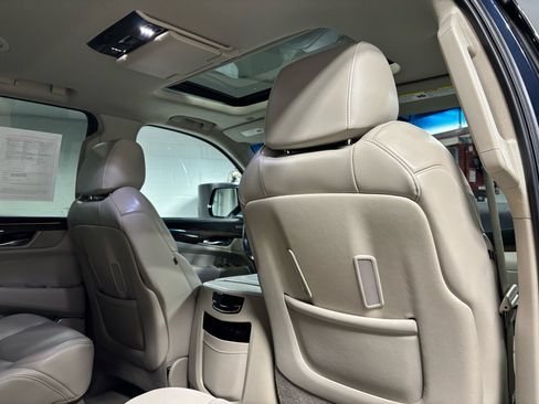 Used 2020 Cadillac Escalade Premium Luxury image 19