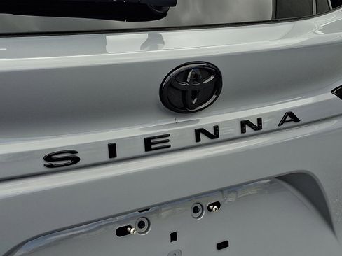Used 2026 Toyota Sienna XLE Woodland Edition AWD/4WD image 32