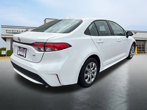 Used 2022 Toyota Corolla LE image 5