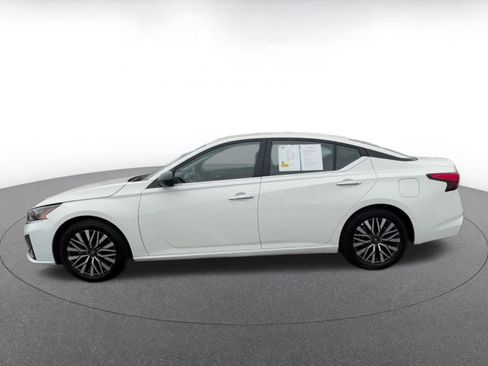 Used 2025 Nissan Altima 2.5 SV image 9